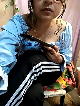 Snapshot of queenbuggi chatting on 10-19-25, 07:49 queenbuggi online show from 10-19-25, 07:49