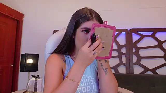 kloe bella online show from 12-20-25, 12:08