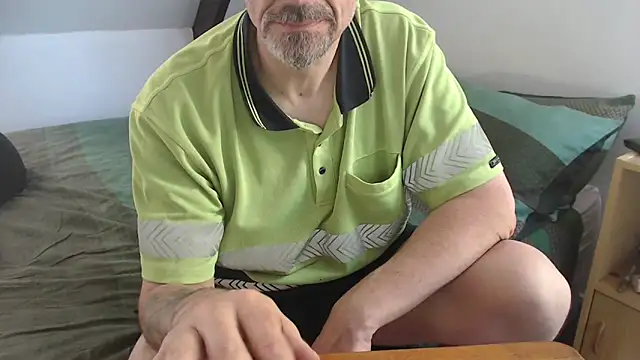 idiotpig66 online show from 03-06-25, 04:19