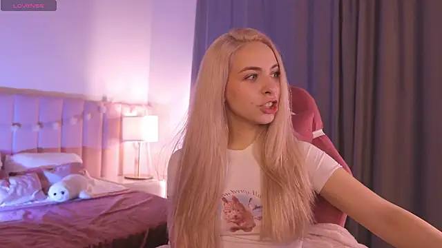 ShinyBarbie online show from 11-06-25, 06:28