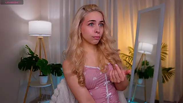 ShinyBarbie online show from 11-17-25, 06:50