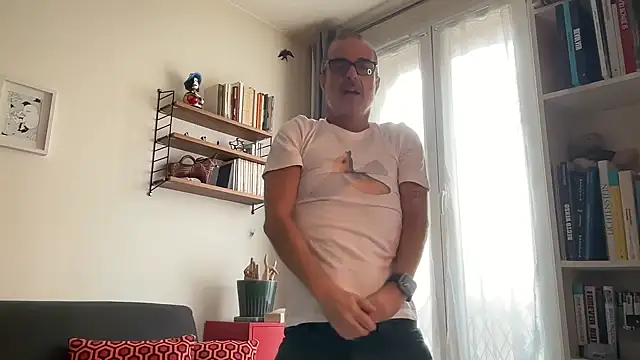 Snapshot of Milkywaymen chatting on 10-17-25, 11:23 Milkywaymen online show from 10-17-25, 11:23