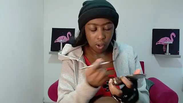 Snapshot of milykabombastik chatting on 10-22-25, 12:37 milykabombastik online show from 10-22-25, 12:37