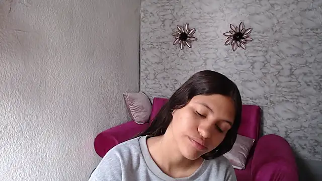 Snapshot of Evagirl69 chatting on 04-23-26, 12:22 Evagirl69 online show from 04-23-26, 12:22