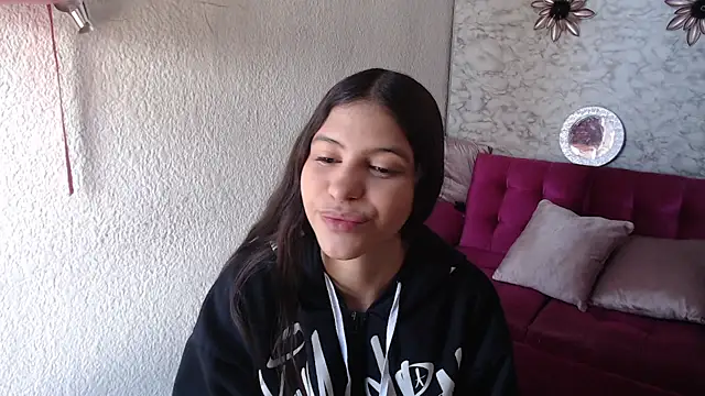 Snapshot of Evagirl69 chatting on 05-20-26, 12:24 Evagirl69 online show from 05-20-26, 12:24