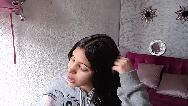 Snapshot of Evagirl69 chatting on 05-19-26, 12:23 Evagirl69 online show from 05-19-26, 12:23