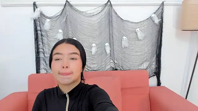 Snapshot of scarletross_ chatting on 10-10-25, 11:22 scarletross online show from 10-10-25, 11:22