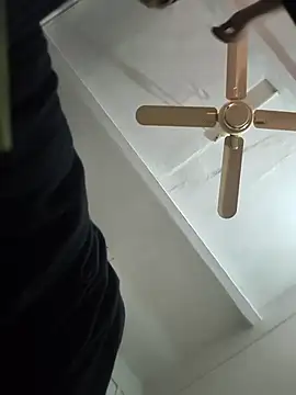 vardh033 online show from 11-23-25, 07:51