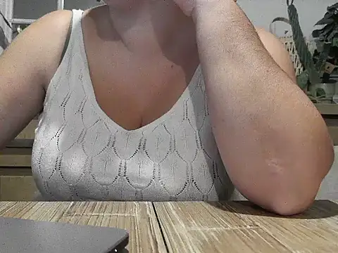 Aambre95Esexy online show from 09-19-25, 08:35