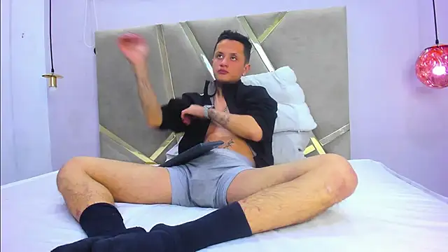 SkinnyZetth online show from 10-16-25, 04:21