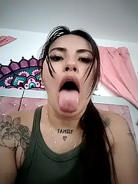 Snapshot of scarletr_red chatting on 09-16-25, 08:10 scarletr red online show from 09-16-25, 08:10