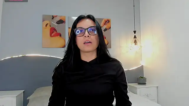 Sara mora  online show from 06-12-26, 01:09