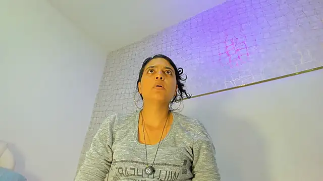 Snapshot of thalia888_ chatting on 05-05-26, 07:39 thalia888 online show from 05-05-26, 07:39