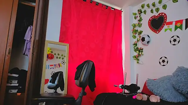 Snapshot of MiaCollinssx chatting on 06-25-26, 03:17 MiaCollinssx online show from 06-25-26, 03:17
