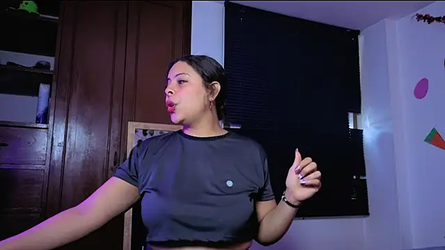 MiaCollinssx online show from 04-24-26, 02:19