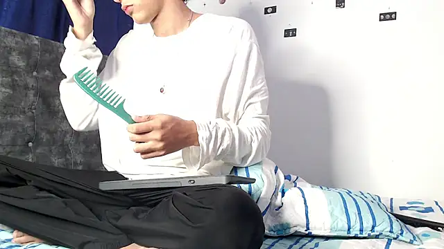 alexmark  online show from 04-08-26, 01:01