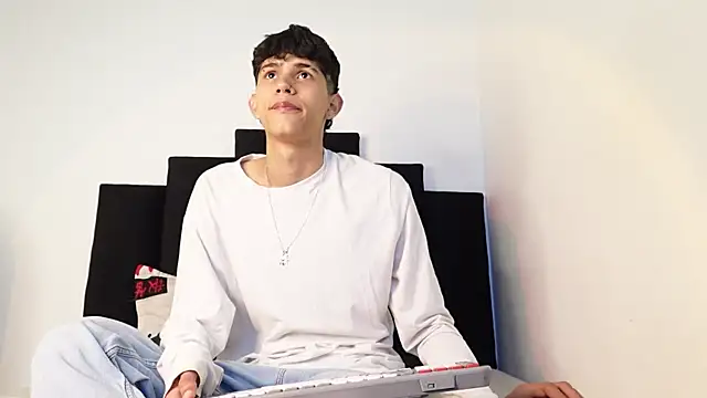 alexmark  online show from 11-06-25, 01:37