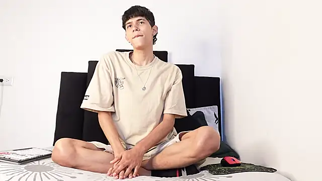 alexmark  online show from 10-24-25, 01:43