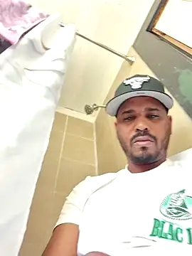 Snapshot of Danypeluche chatting on 10-18-25, 07:38 Danypeluche online show from 10-18-25, 07:38