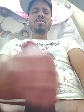 Snapshot of Danypeluche chatting on 09-18-25, 04:04 Danypeluche online show from 09-18-25, 04:04