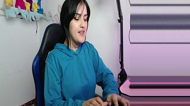 Snapshot of sari_belle chatting on 10-08-25, 10:17 sari belle online show from 10-08-25, 10:17
