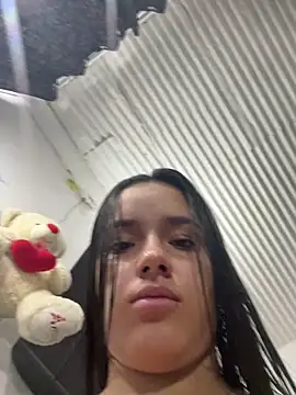 Luciaparker03 online show from 05-06-26, 03:27
