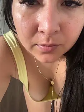 Snapshot of evelyn_1702 chatting on 09-22-25, 07:09 evelyn 1702 online show from 09-22-25, 07:09