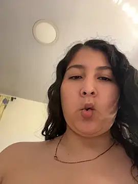 Snapshot of evelyn_1702 chatting on 06-15-26, 07:02 evelyn 1702 online show from 06-15-26, 07:02