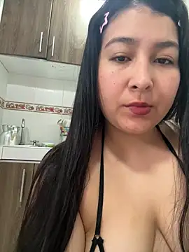 Snapshot of evelyn_1702 chatting on 10-18-25, 08:00 evelyn 1702 online show from 10-18-25, 08:00