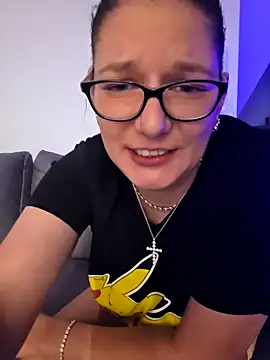 Snapshot of Swiss_Lady chatting on 09-24-25, 08:37 Swiss Lady online show from 09-24-25, 08:37