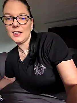 Snapshot of Swiss_Lady chatting on 10-08-25, 04:29 Swiss Lady online show from 10-08-25, 04:29