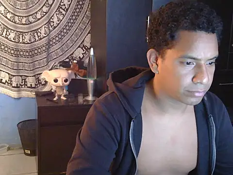 Snapshot of latinboybigdick chatting on 09-08-25, 02:27 latinboybigdick online show from 09-08-25, 02:27