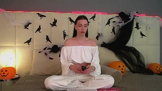 VeronicaVances online show from 10-24-25, 06:07