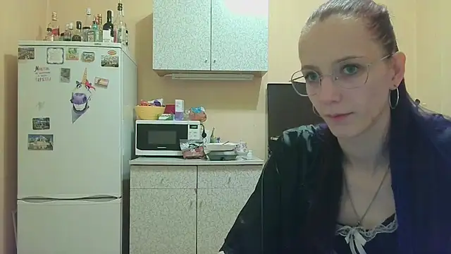 Snapshot of Lucy_Divine chatting on 09-27-25, 10:27 Lucy Divine online show from 09-27-25, 10:27