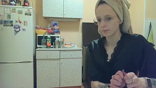Lucy Divine online show from 11-15-25, 05:06