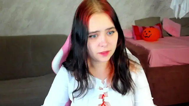 Alis Platt online show from 10-27-25, 01:06