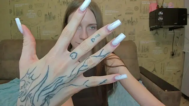 Kelly Gerzikaa online show from 11-02-25, 06:51