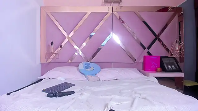 Snapshot of Sophia_moo_ chatting on 04-12-26, 04:38 Sophia moo online show from 04-12-26, 04:38