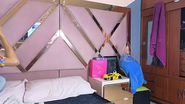 Snapshot of Sophia_moo_ chatting on 03-04-26, 03:47 Sophia moo online show from 03-04-26, 03:47