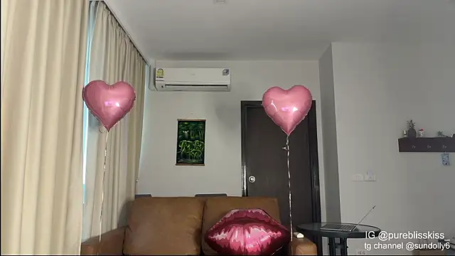 Snapshot of lxsundollyxl chatting on 02-15-26, 03:29 lxsundollyxl online show from 02-15-26, 03:29