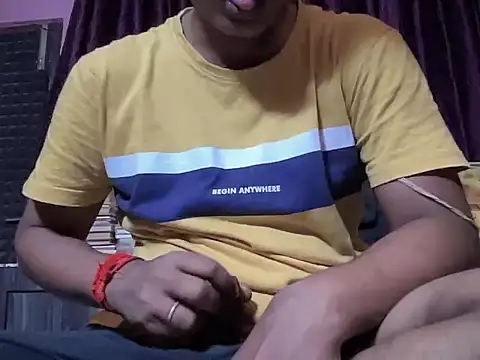 Snapshot of Rajagsmi98 chatting on 09-22-25, 08:37 Rajagsmi98 online show from 09-22-25, 08:37