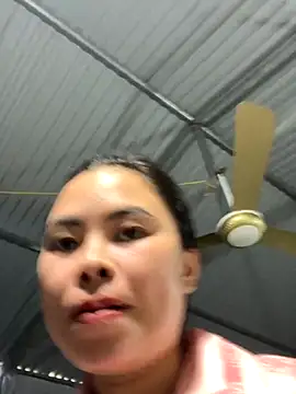 Snapshot of han-cute chatting on 11-01-25, 04:19 han-cute online show from 11-01-25, 04:19