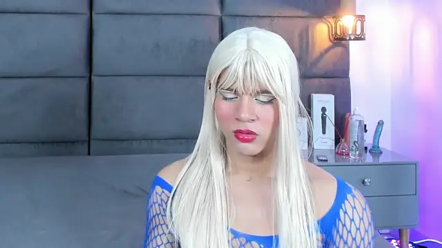 Slenna Moon online show from 11-17-25, 04:16