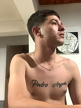 Snapshot of flaquitxxx18 chatting on 11-22-25, 11:14 flaquitxxx18 online show from 11-22-25, 11:14