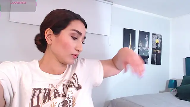 Snapshot of linda_morgan1 chatting on 02-22-26, 11:45 linda morgan1 online show from 02-22-26, 11:45