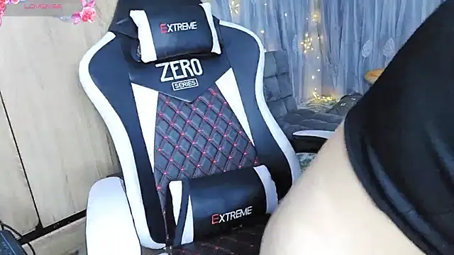 Snapshot of Jade-0906 chatting on 09-27-25, 04:29 Jade-0906 online show from 09-27-25, 04:29