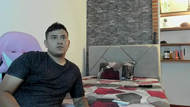 Snapshot of Sexxyy_Couple_ chatting on 03-20-26, 01:50 Sexxyy Couple online show from 03-20-26, 01:50