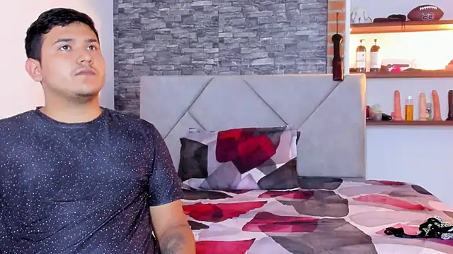 Snapshot of Sexxyy_Couple_ chatting on 04-17-26, 05:21 Sexxyy Couple online show from 04-17-26, 05:21