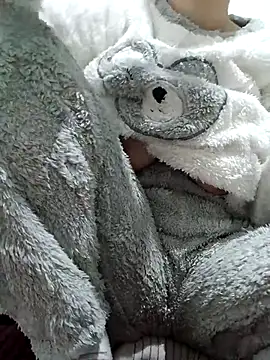 Snapshot of Ahalm chatting on 12-15-25, 08:25 Ahalm online show from 12-15-25, 08:25