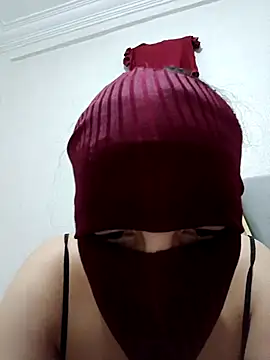 Snapshot of Ahalm chatting on 11-12-25, 09:51 Ahalm online show from 11-12-25, 09:51